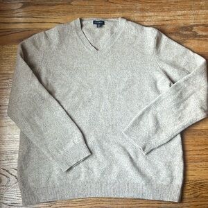 Club Room Men’s 100% Lamb wool pullover sweater.